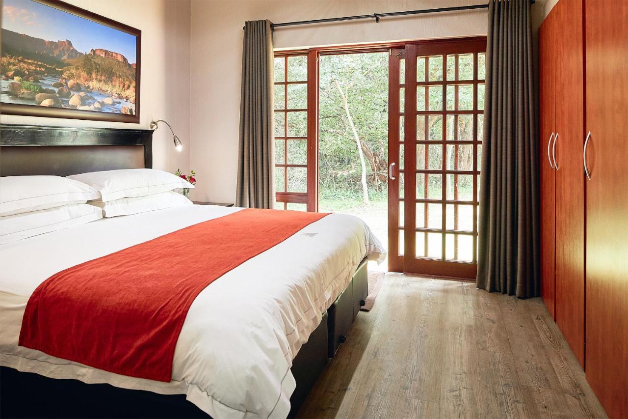 Hotel First Group Magalies Park Hartbeespoort Zewnętrze zdjęcie