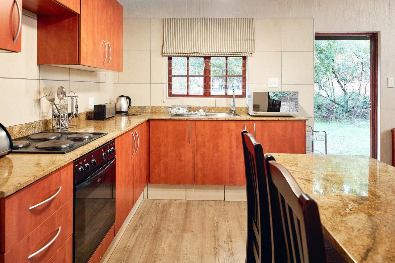 Hotel First Group Magalies Park Hartbeespoort Zewnętrze zdjęcie