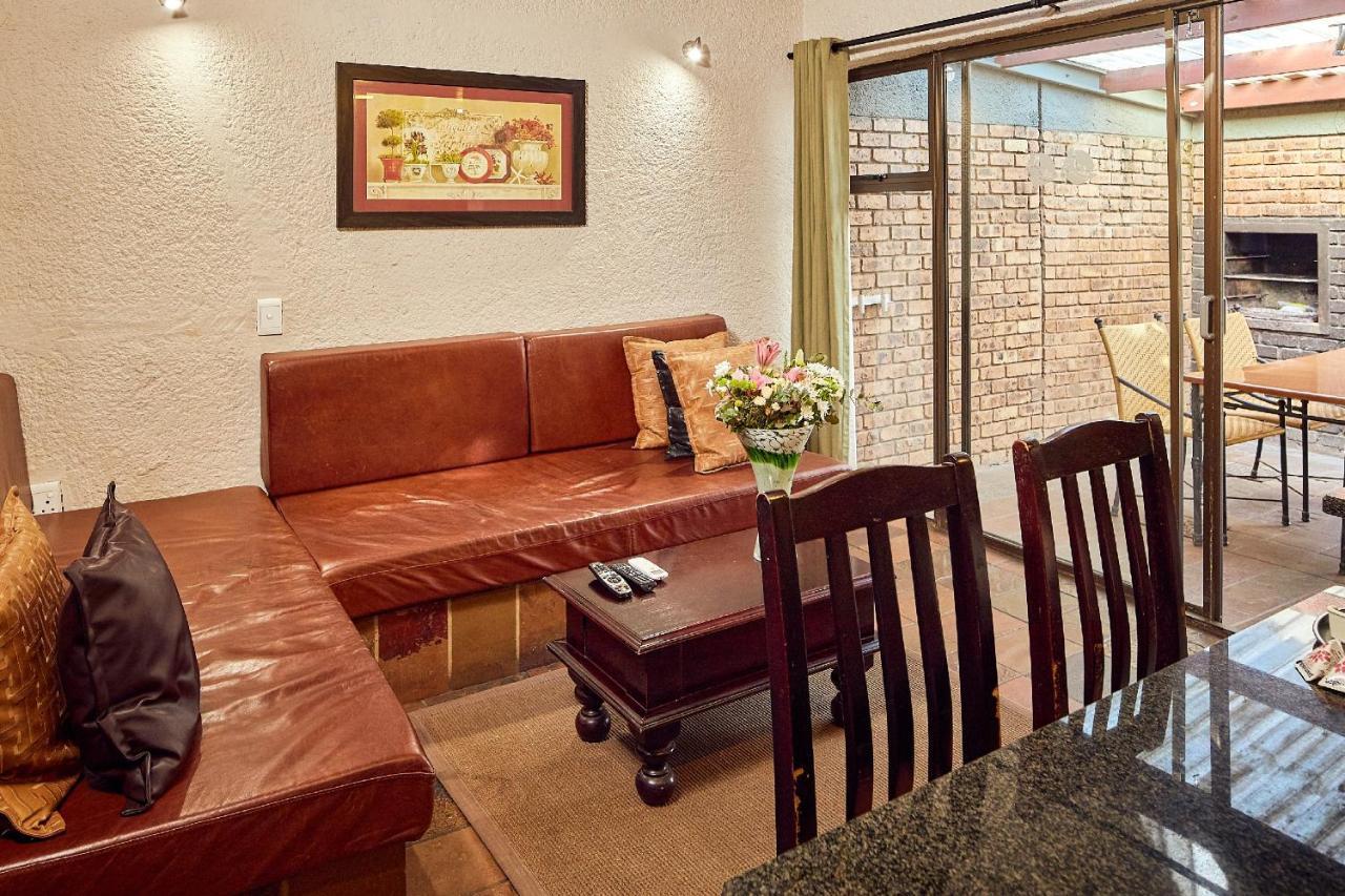 Hotel First Group Magalies Park Hartbeespoort Zewnętrze zdjęcie