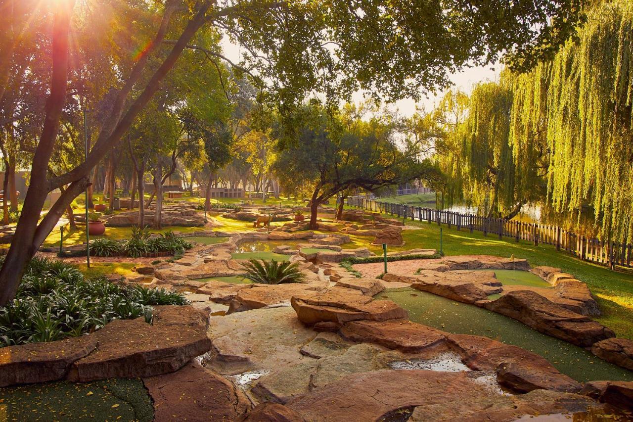 Hotel First Group Magalies Park Hartbeespoort Zewnętrze zdjęcie