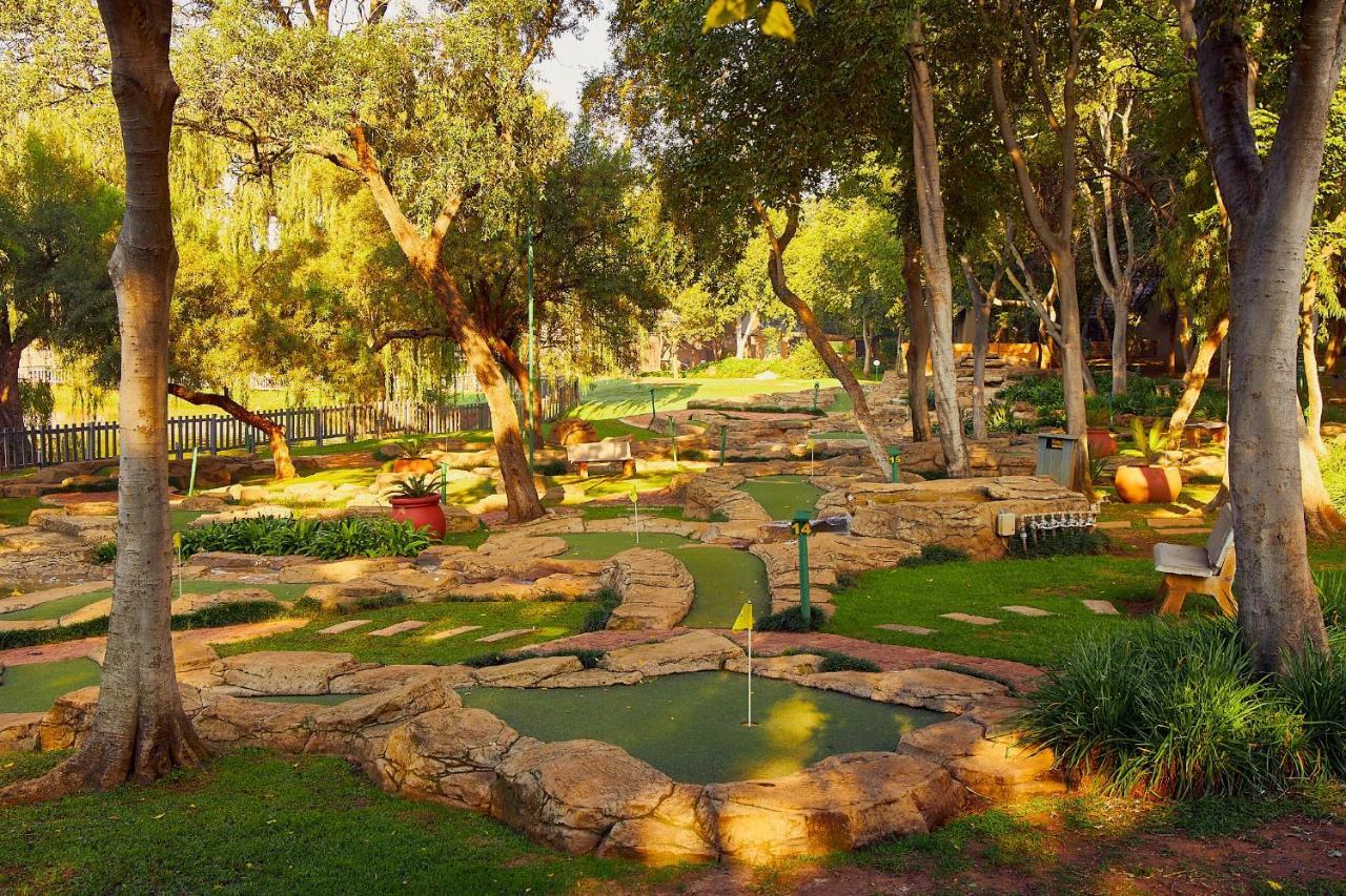 Hotel First Group Magalies Park Hartbeespoort Zewnętrze zdjęcie